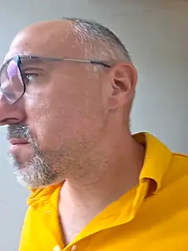 Snapshot of Crosss-23cm chatting on 13, 10, 2025 Crosss-23cm online show from 13, 10, 2025