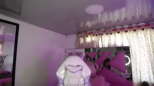 Mia Fischer online show from 6, 2, 2025