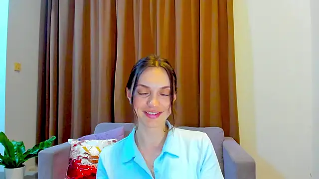 LovelyeeMia online show from 28, 10, 2025