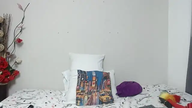 Nicol Love0 online show from 5, 2, 2025