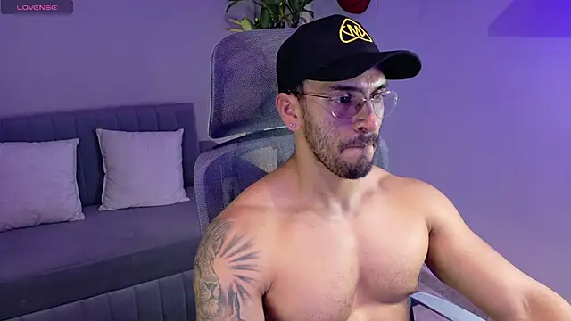 Snapshot of tony_muscle chatting on 6, 7, 2026 tony muscle online show from 6, 7, 2026