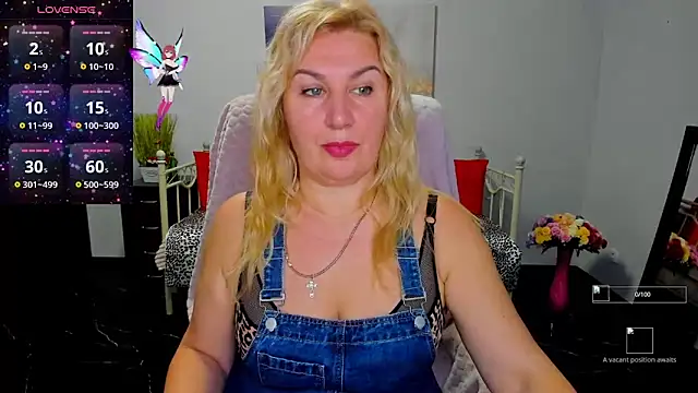 Lili Crossi online show from 4, 10, 2025