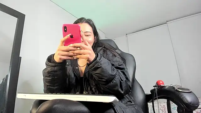 charlotte joliedart online show from 3, 1, 2025