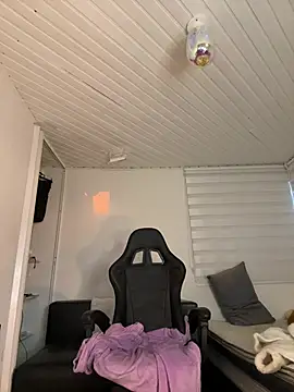 Anily Lovely online show from 19, 2, 2025