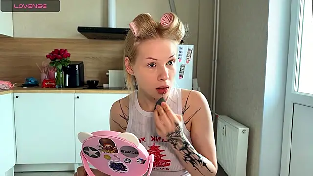 lisa barbie online show from 17, 5, 2026