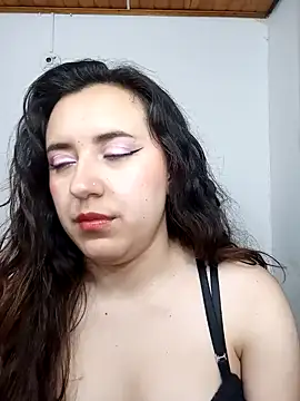 Emi chik online show from 6, 12, 2024