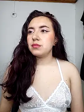 Emi chik online show from 4, 1, 2025