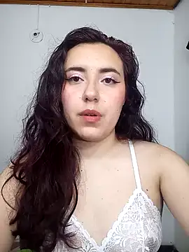 Emi chik online show from 11, 1, 2025