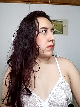 Emi chik online show from 2, 2, 2025