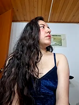 Emi chik online show from 11, 3, 2026