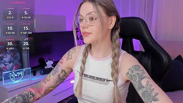 Marta May  online show from 12, 10, 2025