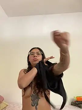 Argentiiniita online show from 8, 12, 2024