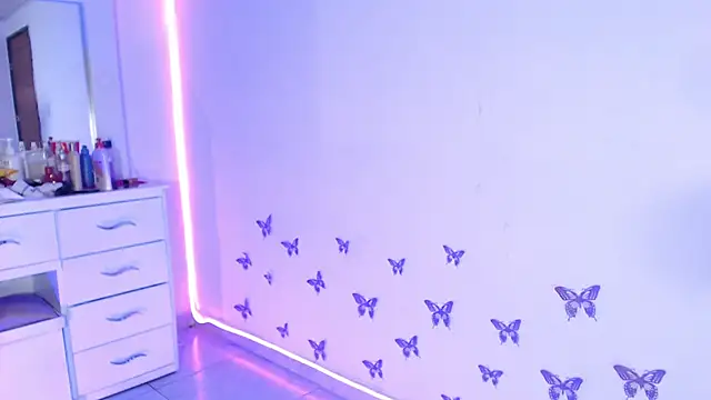 April sexycurvi online show from 17, 3, 2026