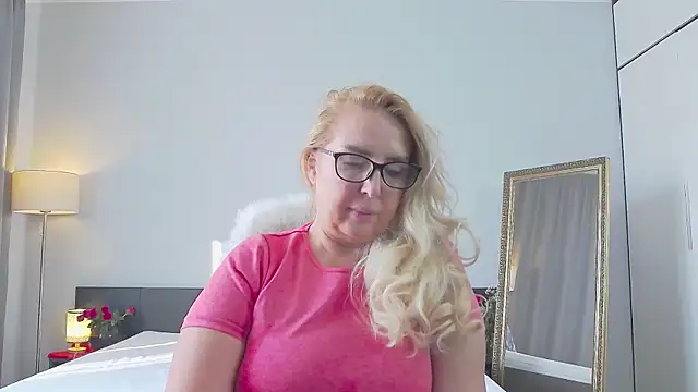 Snapshot of MariaRichi_ chatting on 9, 2, 2025 MariaRichi online show from 9, 2, 2025