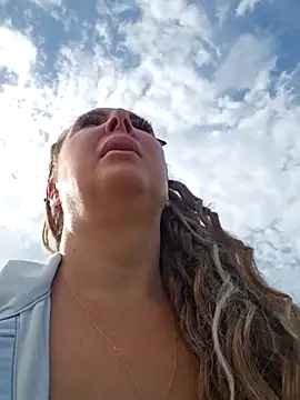 Snapshot of MariaRichi_ chatting on 9, 9, 2025 MariaRichi online show from 9, 9, 2025