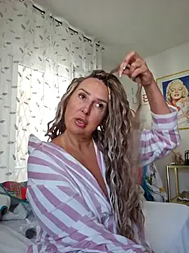 Snapshot of MariaRichi_ chatting on 3, 10, 2025 MariaRichi online show from 3, 10, 2025