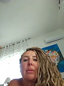 Snapshot of MariaRichi_ chatting on 4, 10, 2025 MariaRichi online show from 4, 10, 2025