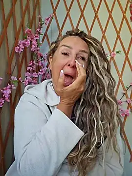 Snapshot of MariaRichi_ chatting on 6, 10, 2025 MariaRichi online show from 6, 10, 2025