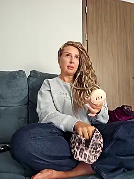 Snapshot of MariaRichi_ chatting on 7, 10, 2025 MariaRichi online show from 7, 10, 2025