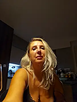 Snapshot of MariaRichi_ chatting on 13, 10, 2025 MariaRichi online show from 13, 10, 2025