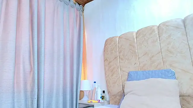 dafne queenn online show from 25, 2, 2026