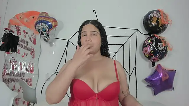 zoee lovv online show from 8, 10, 2025