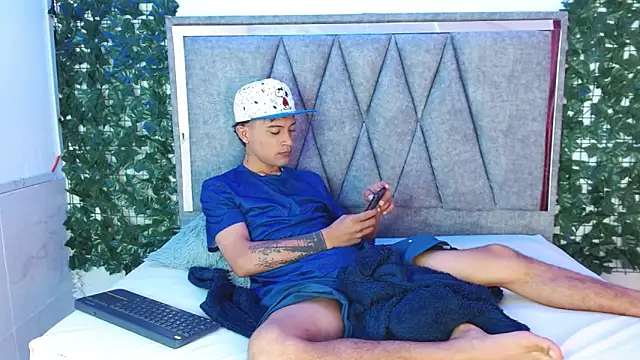 Snapshot of Edward_Milleer chatting on 14, 12, 2024 Edward Milleer online show from 14, 12, 2024