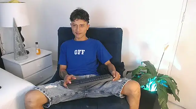 Snapshot of Edward_Milleer chatting on 22, 12, 2024 Edward Milleer online show from 22, 12, 2024