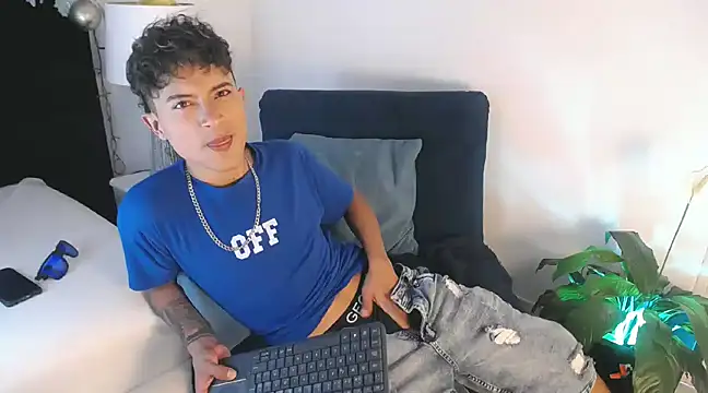 Snapshot of Edward_Milleer chatting on 22, 12, 2024 Edward Milleer online show from 22, 12, 2024