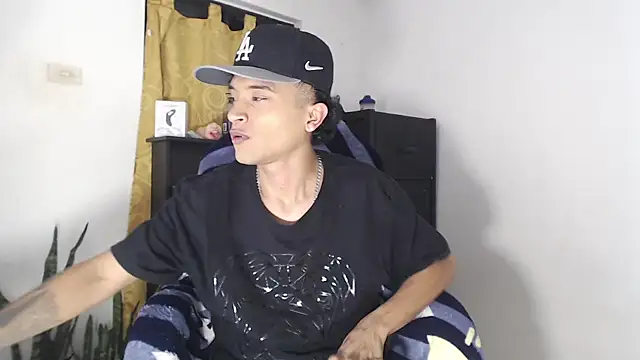 Snapshot of Edward_Milleer chatting on 2, 10, 2025 Edward Milleer online show from 2, 10, 2025