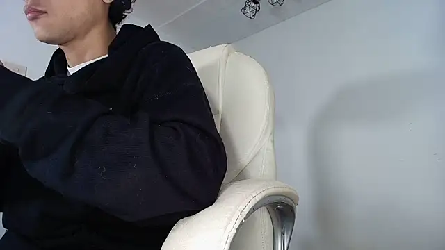 Snapshot of Edward_Milleer chatting on 18, 10, 2025 Edward Milleer online show from 18, 10, 2025