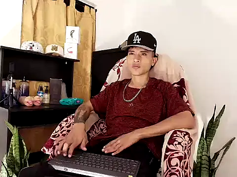 Snapshot of Edward_Milleer chatting on 26, 10, 2025 Edward Milleer online show from 26, 10, 2025