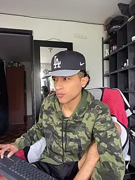 Snapshot of Edward_Milleer chatting on 4, 11, 2025 Edward Milleer online show from 4, 11, 2025