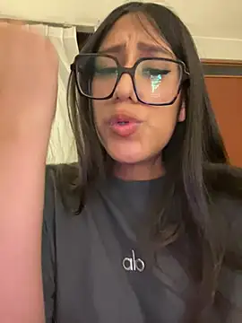 AleFantasy0001 online show from 3, 2, 2026