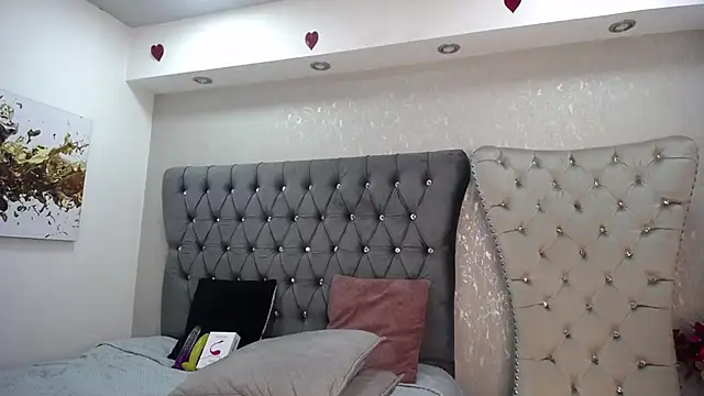 Melodi Roux online show from 8, 3, 2025