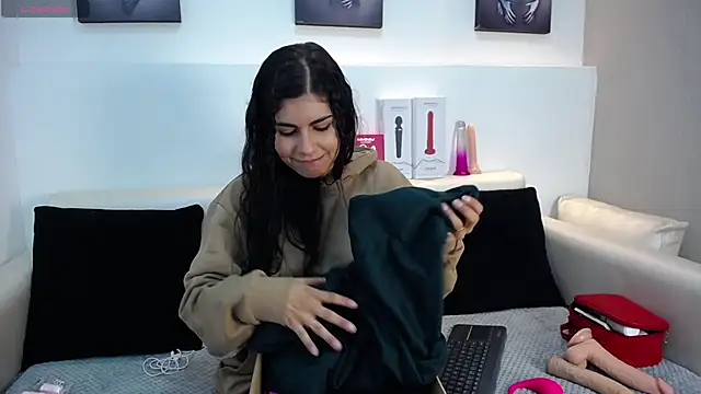 Melodi Roux online show from 7, 4, 2026