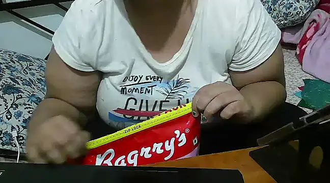 Queen of boobs01 online show from 1, 2, 2025