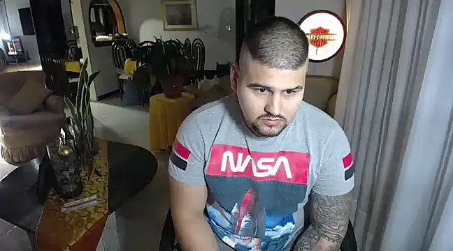 Snapshot of pitbullveryhot chatting on 21, 2, 2025 pitbullveryhot online show from 21, 2, 2025