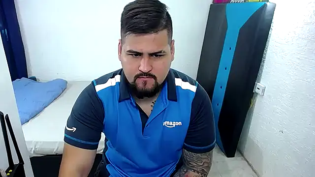 Snapshot of pitbullveryhot chatting on 10, 10, 2025 pitbullveryhot online show from 10, 10, 2025