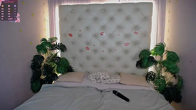 Lella Ryann  online show from 9, 3, 2025