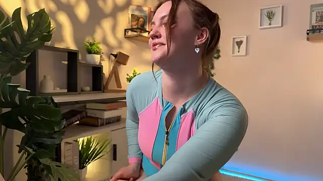 Lella Ryann  online show from 1, 10, 2025