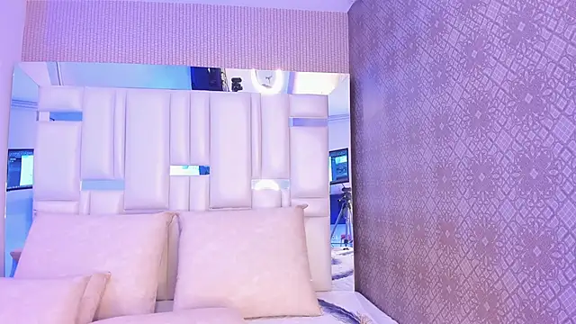 Valery Foxx  online show from 17, 12, 2024