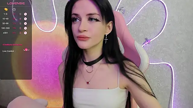 Molly Crystall online show from 7, 7, 2026