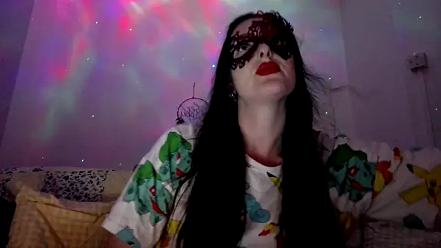 Snapshot of LexiSnowUK chatting on 2, 12, 2025 LexiSnowUK online show from 2, 12, 2025