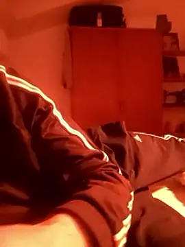 Snapshot of crems77 chatting on 7, 1, 2026 crems77 online show from 7, 1, 2026