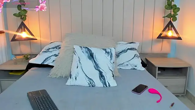 JulianaWaldo online show from 31, 1, 2025