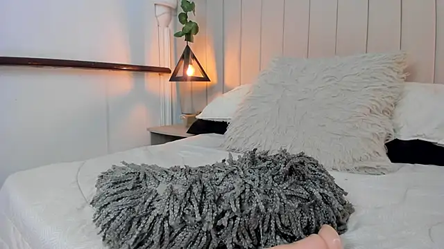 JulianaWaldo online show from 6, 2, 2025