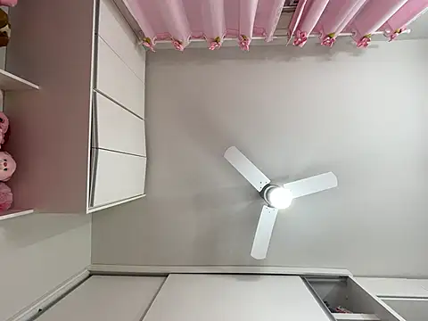 lariic online show from 10, 3, 2025