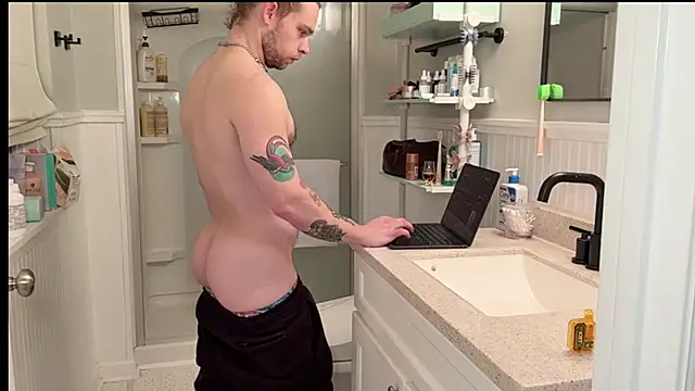 Snapshot of DaddydayDrinkzz chatting on 2, 2, 2025 DaddydayDrinkzz online show from 2, 2, 2025