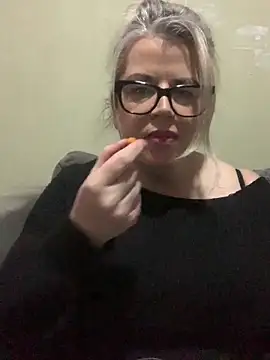 curvy-Ruby-Uk online show from 8, 12, 2024
